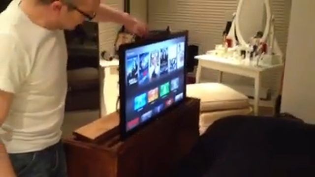 Table for TV смотреть онлайн