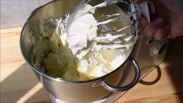 Белково - масляный крем. Идеальный крем для выравнивания тортов. смотреть онлайн