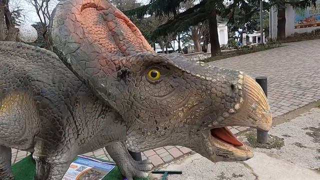 12 03 22г. ВЗЯЛИСЬ за набережную..ход работ! АЛУШТА. По ул.15 Апреля к морю. Штормит Чёрное! Летим! смотреть онлайн