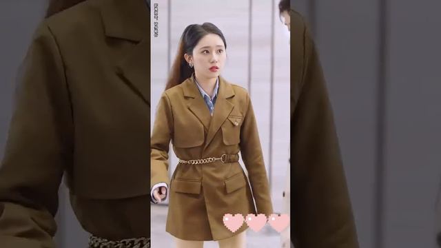 女孩6年前做了總裁的解藥，總裁苦尋她多年未果，下秒小男孩帶著信物出現抱大腿喊爹地！這下直接喜當爹，風光把母子倆接回家享福！#熱播短劇#霸道總裁#萌娃#甜寵#chinesedramaengsub