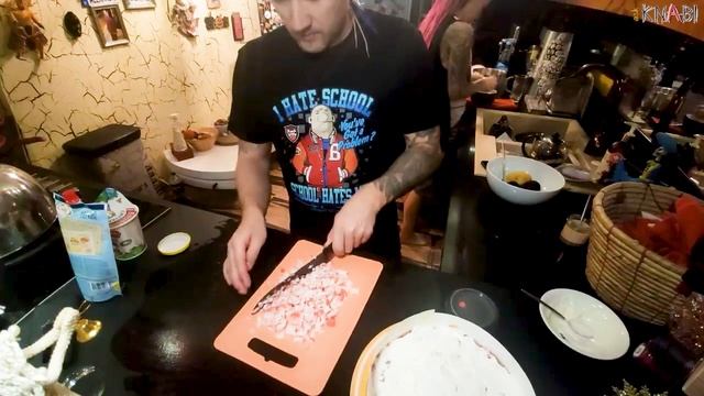 Селедка под шубой, поэтапно, необычный рецепт! (С ИКРОЙ и КРАБОВЫМИ ПАЛОЧКАМИ) смотреть онлайн