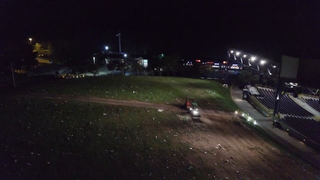 Litter Picker Crushes Concert Cleanup Efforts смотреть онлайн