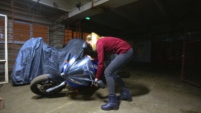 Как девушке поднять мотоцикл Fz6 ?