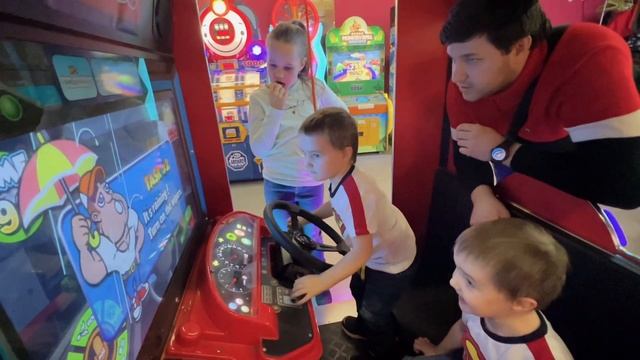 Вот это сюрприз! Такого даже у нас не было! День рождения двойняшек - 4 года / Первый раз такой тор смотреть онлайн