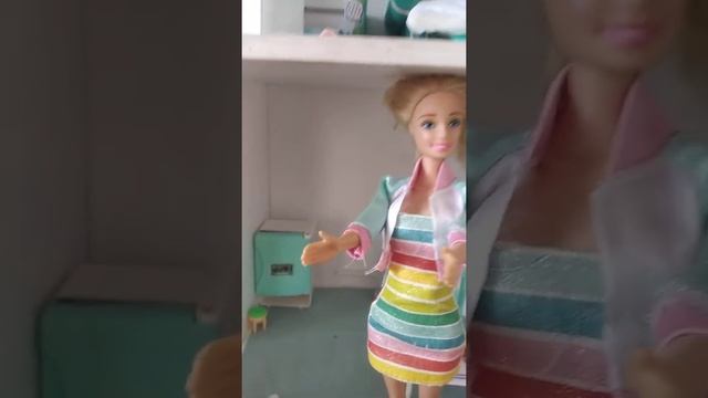 1 сентября у кукол мама готовит детям праздник смотреть онлайн