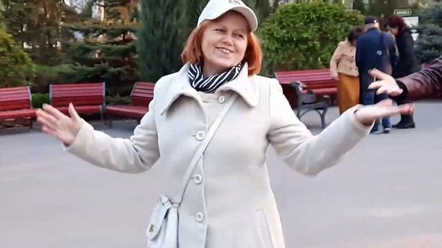 С розою красивою!!!Танцы в парке Горького,Харьков. смотреть онлайн
