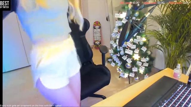 Hot Girl Twitch Moments #2 смотреть онлайн