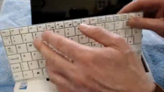 Remove A Laptop Key Board (Acer Aspire One)