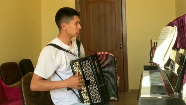 "Смуглянка" на баяне под минусовку смотреть онлайн