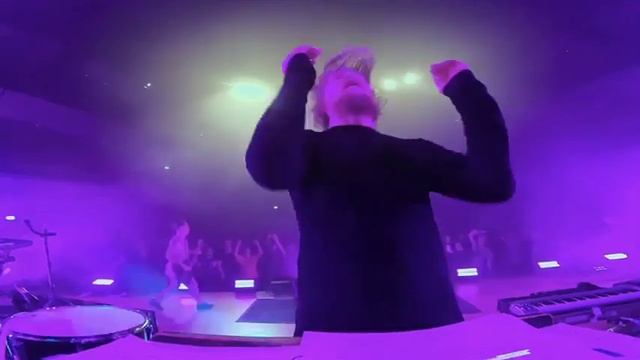 Gary Numan & Skaparis Orchestra - Are 'Friends" Electric (live) смотреть онлайн