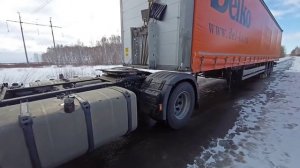 Расцепка и сцепка полуприцепа от тягача.