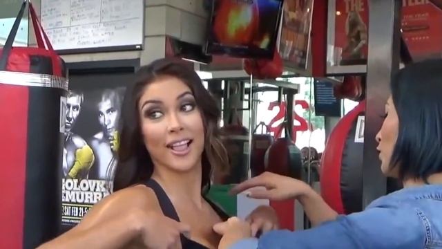 Топ самых красивых ринг гёрлз UFC смотреть онлайн