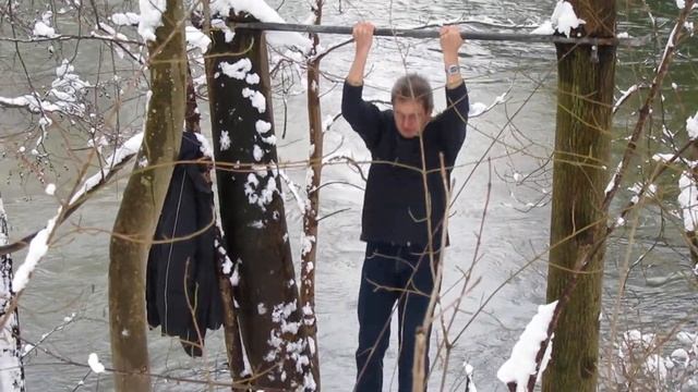 Подтягивание на турнике зимой смотреть онлайн