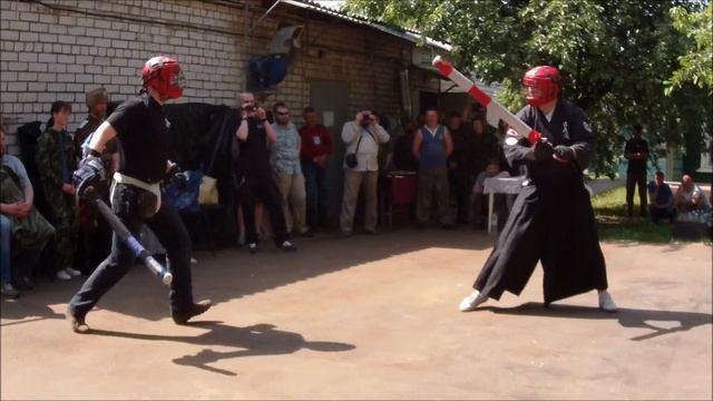 Катана против сабли/ Запад против Востока (замедление), katana vs saber/ East vs West смотреть онлайн