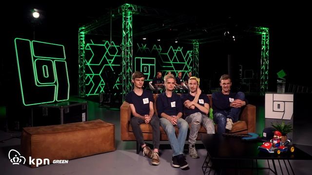 SUPER BUNNY MAN met Jeremy en Roy VS Joost en Roedie | LOGS3 | #3 смотреть онлайн