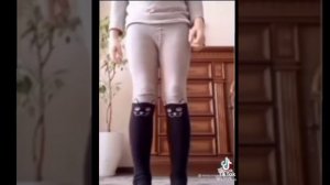 маленькая девочка в колготках танцует СИМПА
