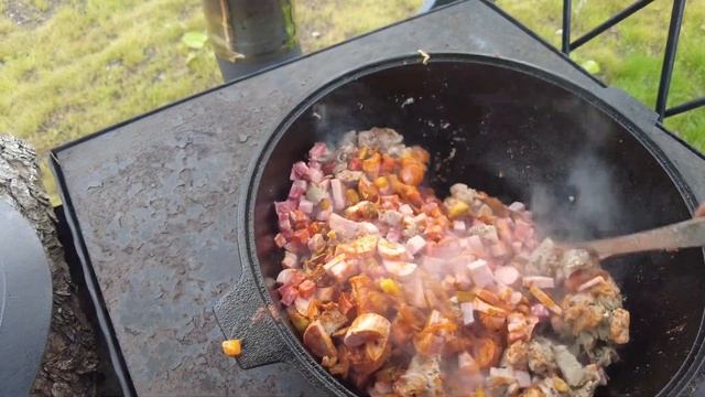 Солянка сборная в казане Шашлык, рёбрышки и кура в тандыре. смотреть онлайн