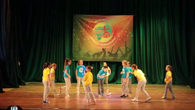 Хип-хоп дети номер "Бросай курить" 2-е место на фестивале "Шалені танці" смотреть онлайн