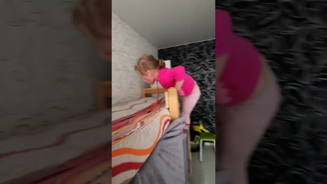 Домашний мини Скалодром смотреть онлайн