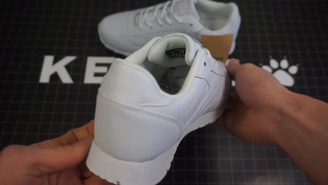 Кроссовки Kelme VICTORY белые смотреть онлайн