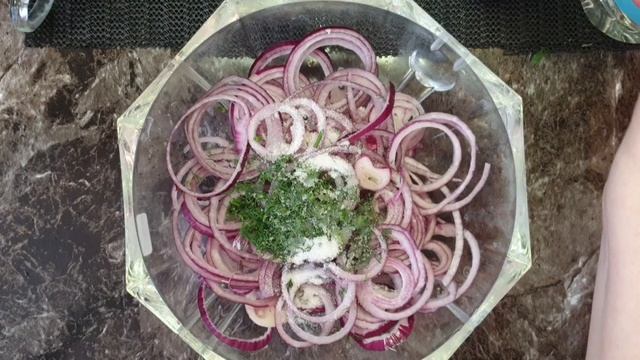 Маринованный лук.