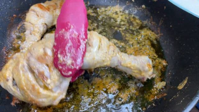 Я просто готовлю курицу. Это мой любимый рецепт. Куриная окорочка. смотреть онлайн