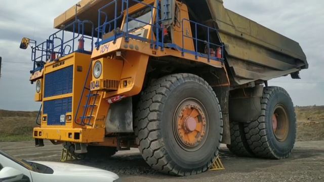 Как запускают двигатель на БЕЛАЗ-75131 смотреть онлайн