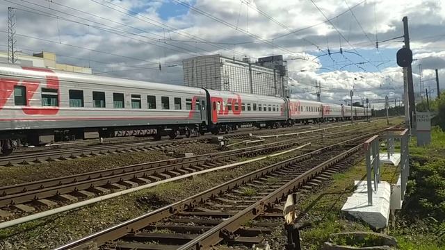 "Вместо ЭП1М ?" Электровоз ЭП20-023 с поездом №125 Новороссийск - Москва смотреть онлайн