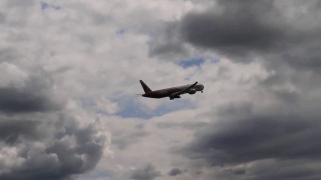 ENGINE ROAR! Qatar Airways 777 Fifa 2022 Livery departure from Manchester Airport смотреть онлайн