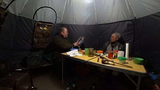 В ТАЙГУ НА ТРИ ДНЯ, ЗА ВЕСЕННИМ НАЛИМОМ \ УХА ИЗ ЩУКИ \ ПОШЛИ ПЕРВЫЕ НАЛИМЫ \ РЫБА НА КОМБАЙНЫ Ч.2 смотреть онлайн