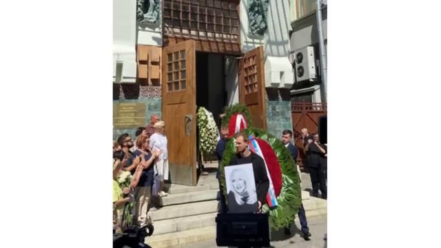 Не упадите! Как выглядит могила Ирины Мирошниченко!