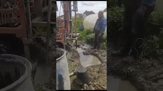 17.05.2023г. п.Новодорожный. Бурение скважины на воду. Д125мм ,клеевое соединение труб. смотреть онлайн