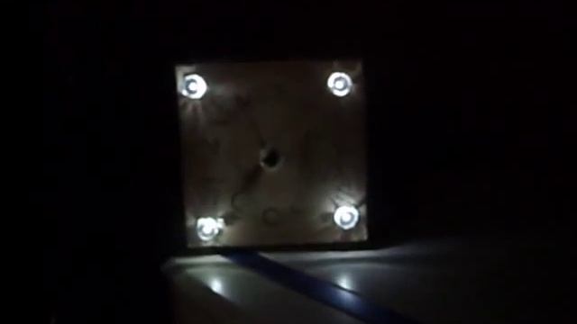 Светомузыка с помошью колонок системы 2:1 смотреть онлайн