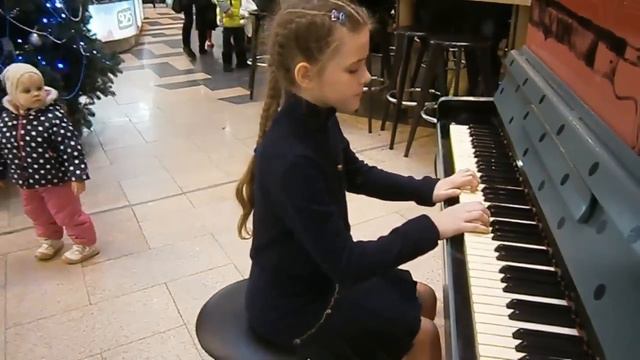 Маша Сергеенкова, Новогодний Музыкальный Салон в АВЕ ПЛАЗА - 2 смотреть онлайн