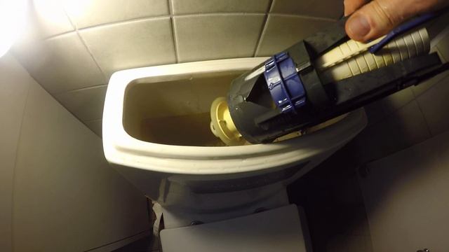 Как настроить малый и большой слив бачка унитаза. смотреть онлайн