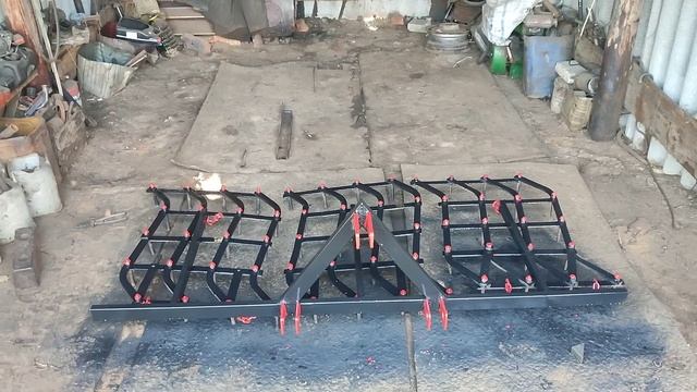 Лёгкая Конная борона на гусеничный минитрактор. смотреть онлайн