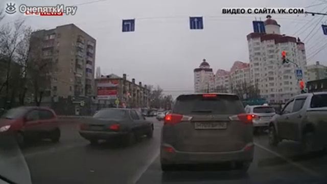 Опасный дрифт посреди города смотреть онлайн