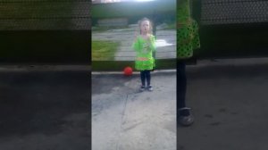 Танец под песню мы самые большие слоники, и самые маленькие гномики. // танец на 8 марта