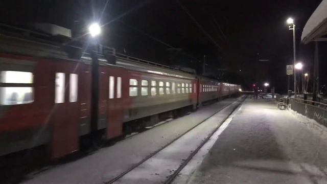 Электропоезд ЭД4М-0379 платформа Ашукинская смотреть онлайн