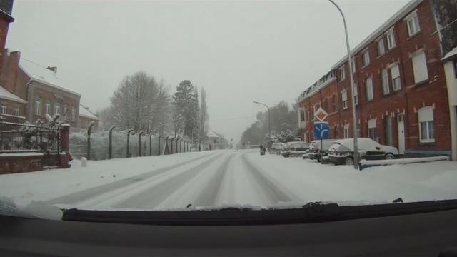 Ford Focus RS/2010 in de sneeuw met winterbanden maar zonder ESP (2) смотреть онлайн