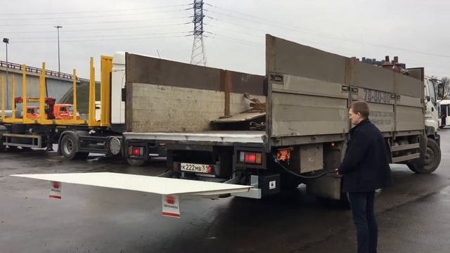 Гидроборт Dhollandia LM.15 1500 кг на Isuzu Giga смотреть онлайн