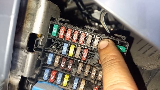 Renault Sandero 3 cilindros! pisa no freio e acende o painel? como resolver? смотреть онлайн