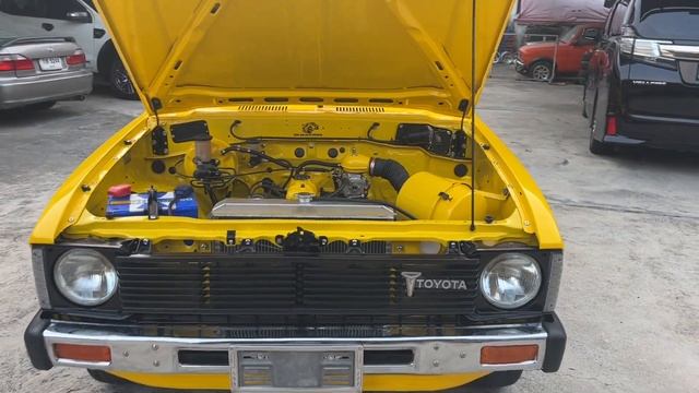 1982 Toyota Hilux RN40 смотреть онлайн