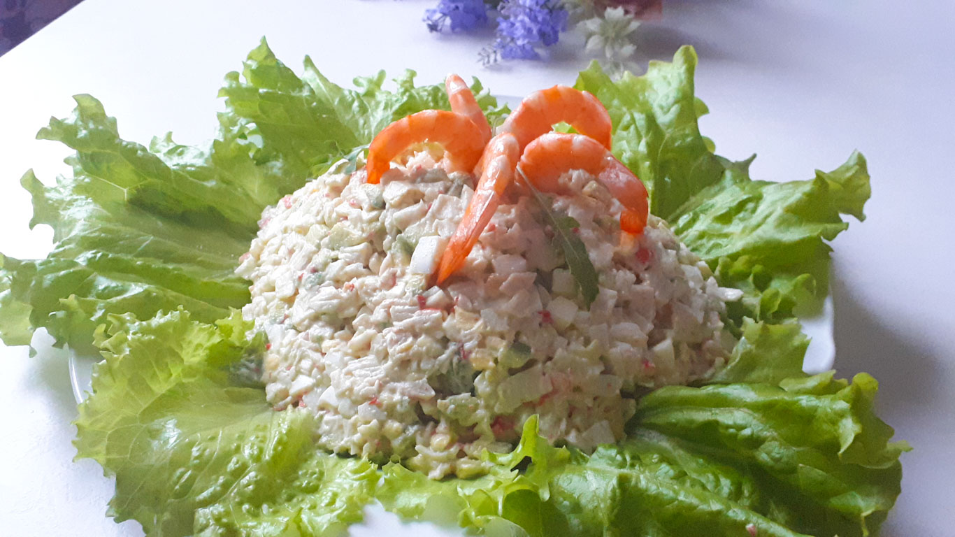 Вкусные салаты на Праздничный стол. Как приготовить салат с крабовыми палочками? Крабовый салат. смотреть онлайн