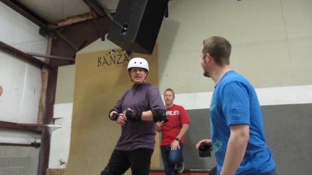 1ST TIME SKATEBOARDING AT THE SKATEPARK || SKATEBOARDING FAILS смотреть онлайн