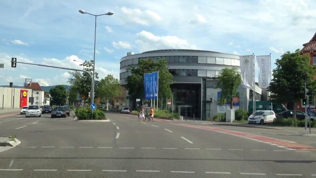 Встреча Mercedes 190 в Германии смотреть онлайн