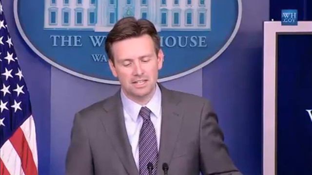 Reporter Calls Out W.H. For Obama's Super PAC Hypocrisy смотреть онлайн