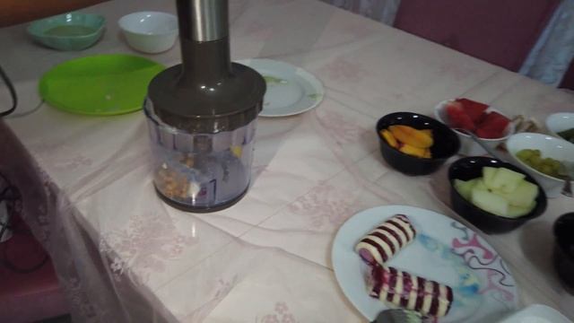 Dondurma ile meyveleri karıştırdık. ice cream challenge. Eğlenceli video. смотреть онлайн