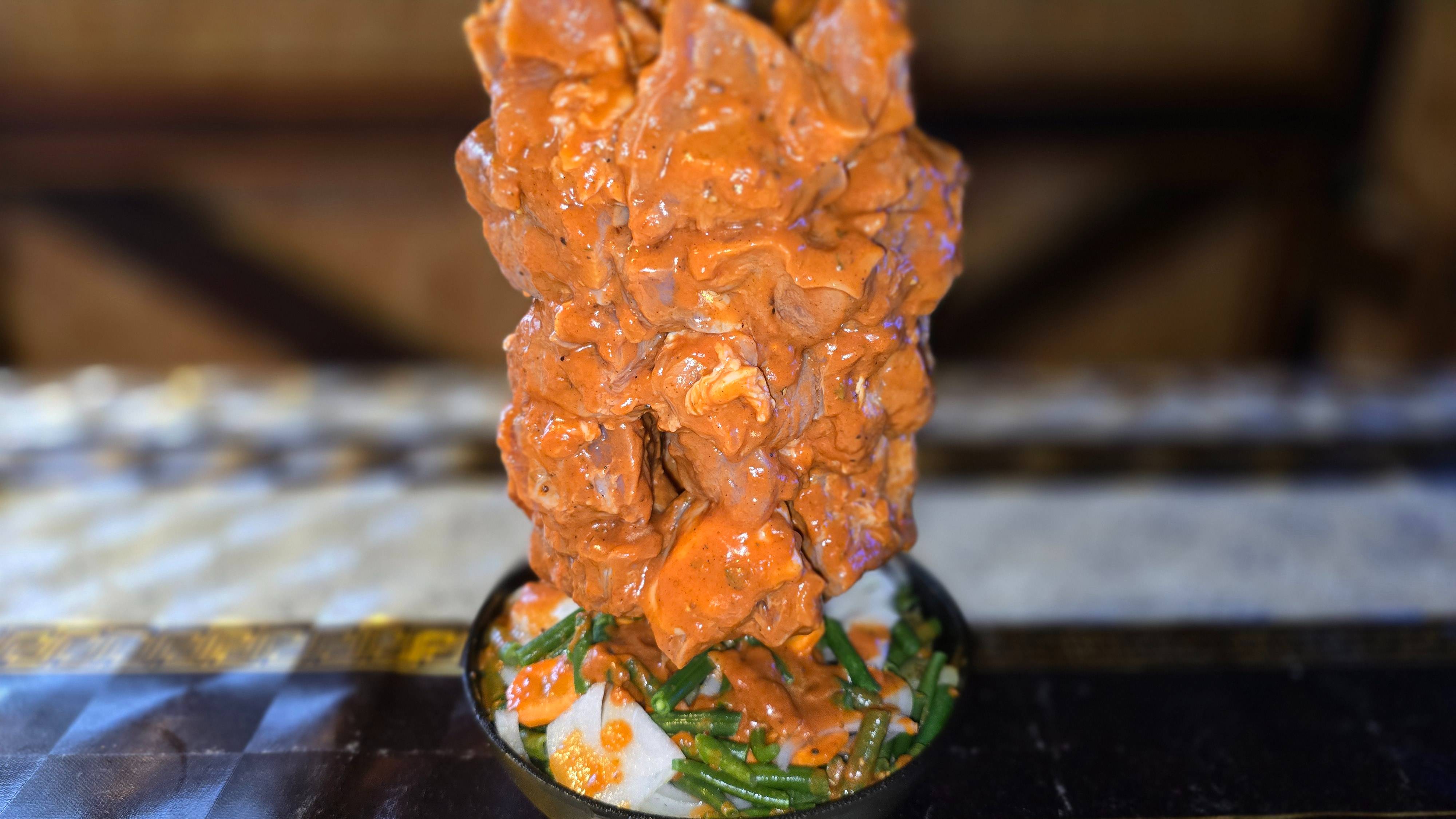 Сочный вкусный рецепт свиного мяса в тандыре с овощами. смотреть онлайн