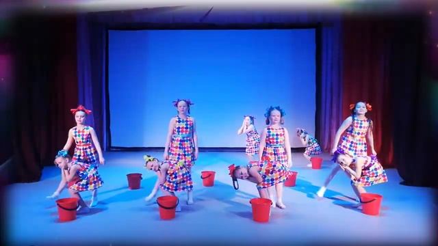 «А за окном» - Хореографический коллектив «Ладошки»; рук. коллектива Плотникова Н.Ю. смотреть онлайн